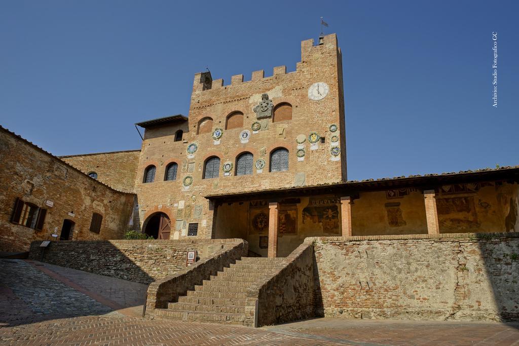 Tognazzi Casa Vacanze - Casa Il Giglio Черталдо Екстериор снимка