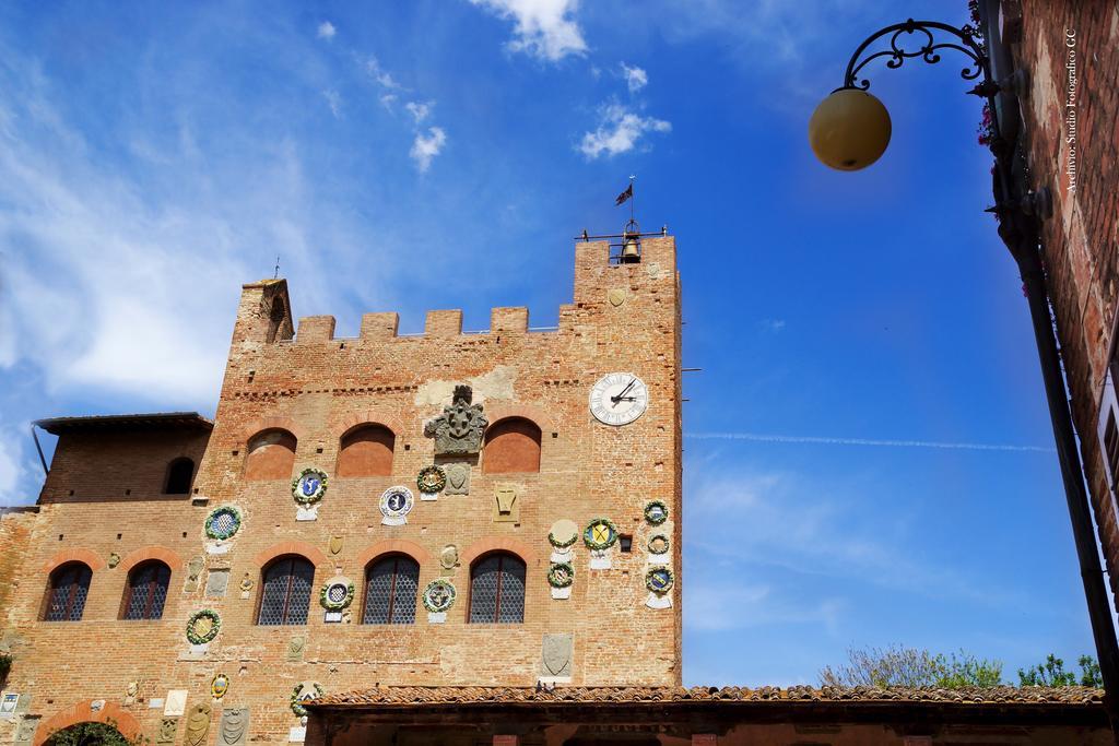 Tognazzi Casa Vacanze - Casa Il Giglio Черталдо Екстериор снимка